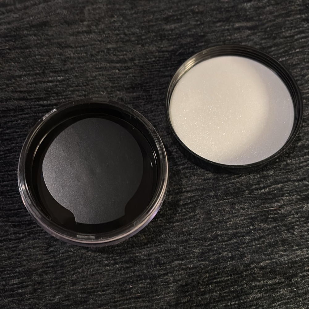 MAC Prep + Prime CC Colour Correcting Powder “Illuminate” NWOB - Picture 3 of 3